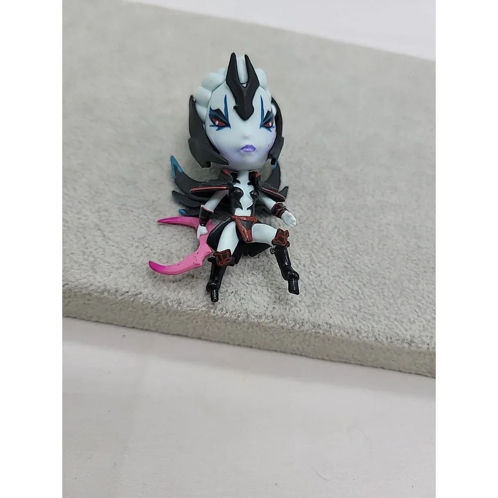 KENMA DOTA 2 Silkwood The Vengeful Spirit Action Figure 3